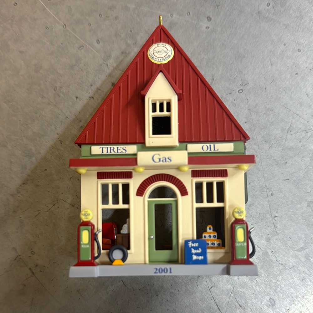2001 Hallmark Service Station Ornament